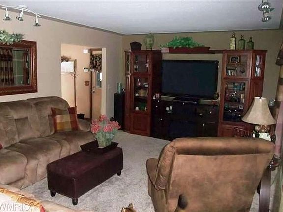 3rd image of 6474 Tamarack Dr