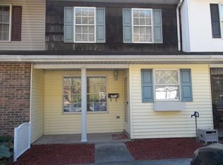 209 Hillside Dr, Nitro, WV 25143