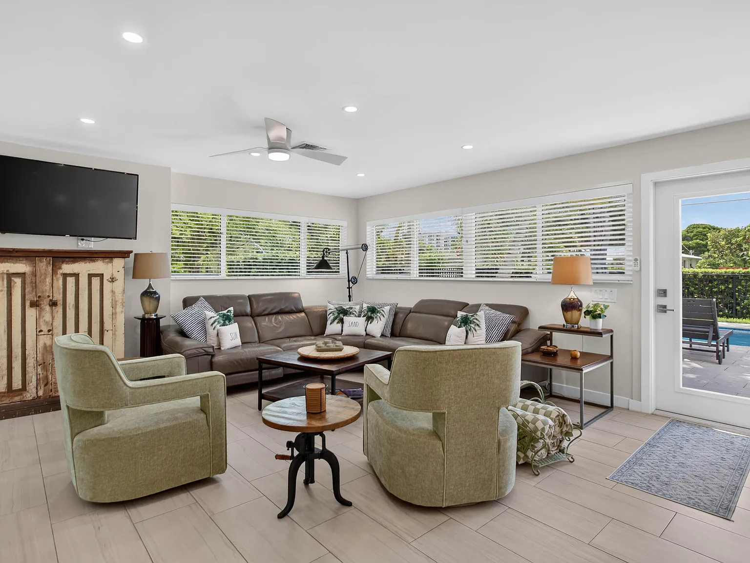 2 bed, 3.0 bath, 1500 sqft, $5,250 — Photo 2