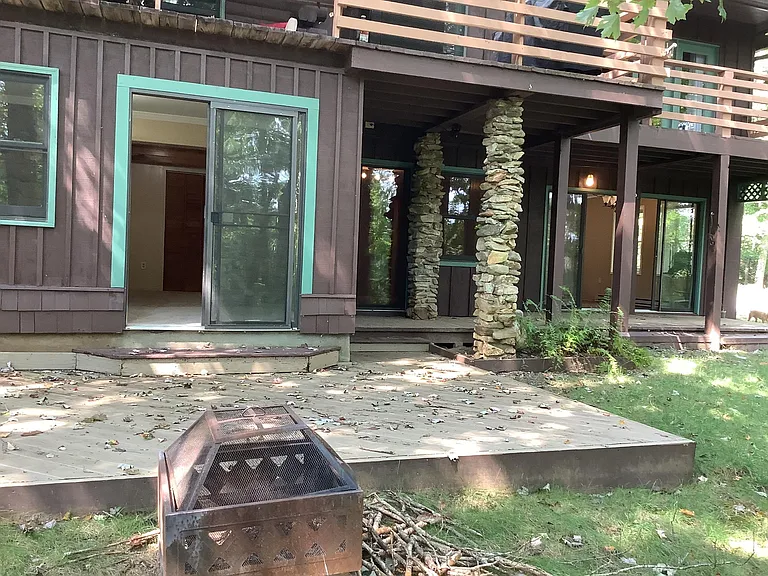 40 Laurie Ln #2 — Photo 3
