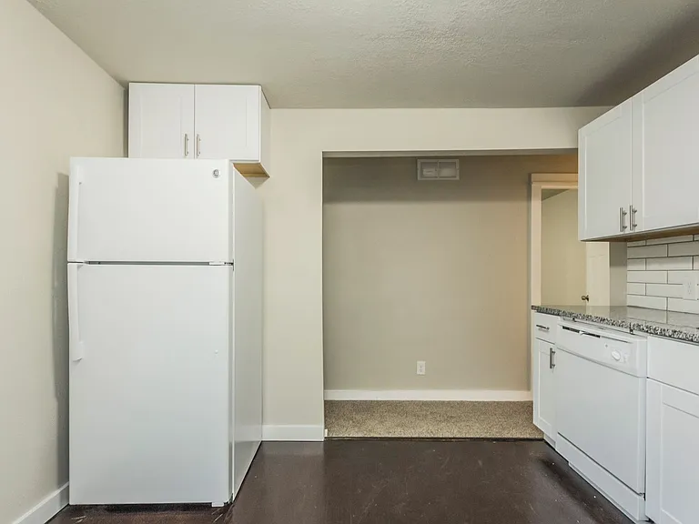 338 E Pleasant View Dr — Photo 4