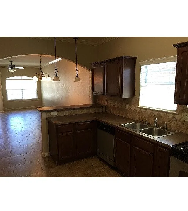1611 Stanley Dr #101