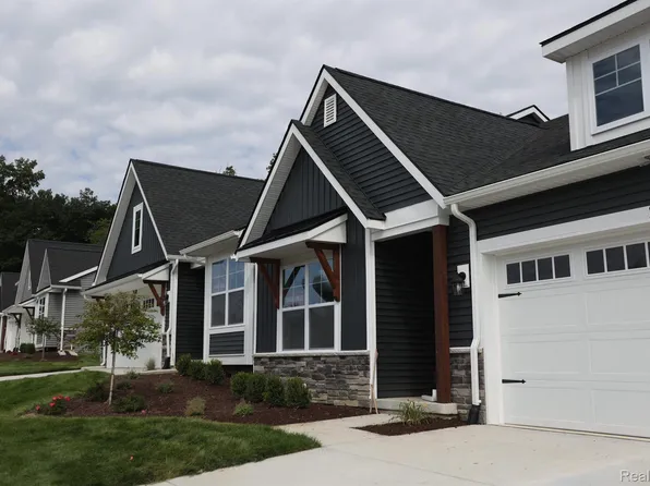 210 Canyon Creek Ct #2, Howell, MI 48843