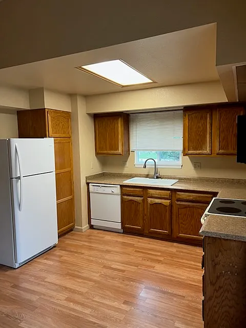 Large 3 bedroom/2 bath duplex — Photo 3