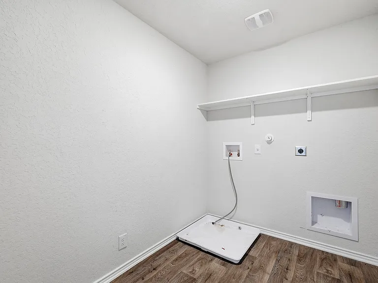 6630 Greensleeves — Photo 24