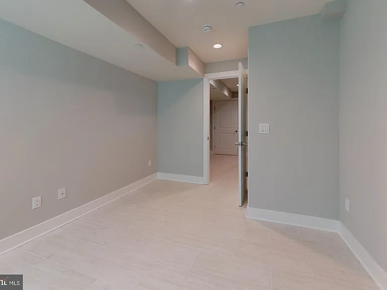 511 N Paxon St — Photo 21