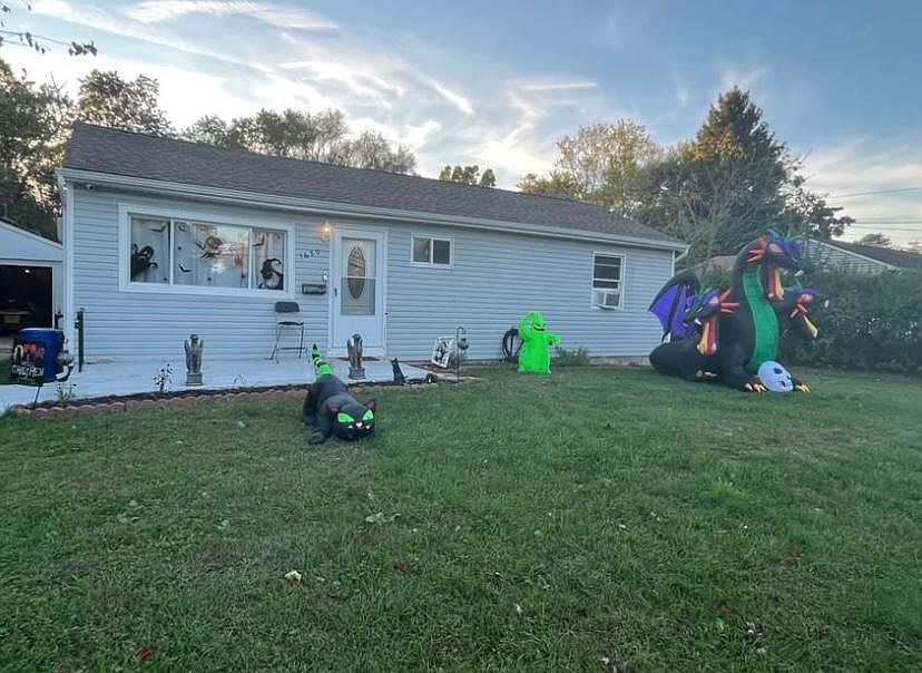 1680 N Gardiner Dr, Bay Shore, NY 11706 Zillow