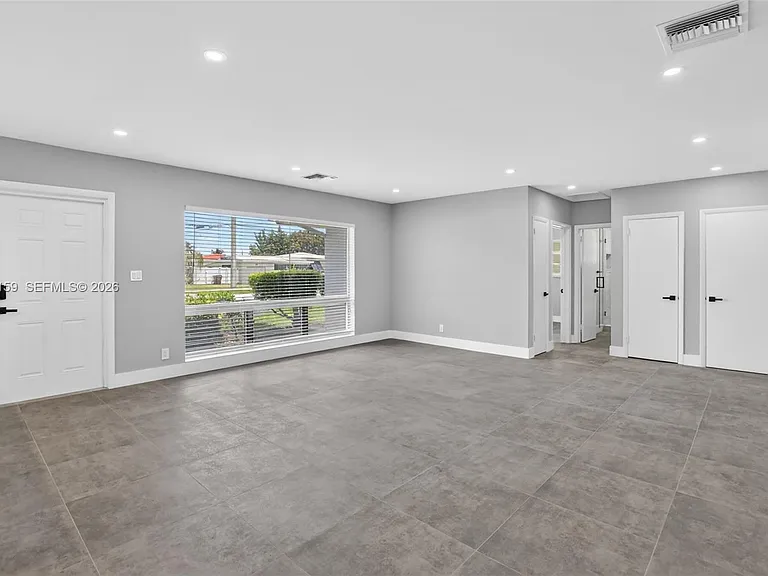 1320 SE 10th St — Photo 14