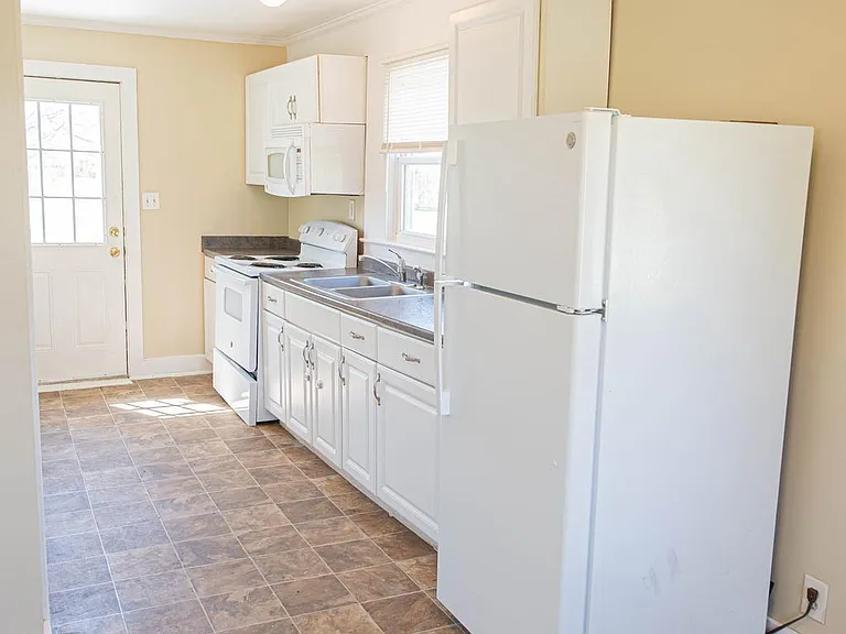 602 E Main St — Photo 31