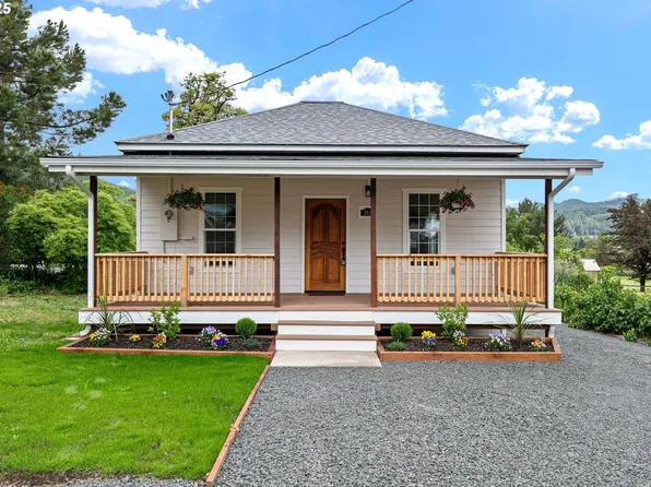 261 1st St, Yoncalla, OR 97499