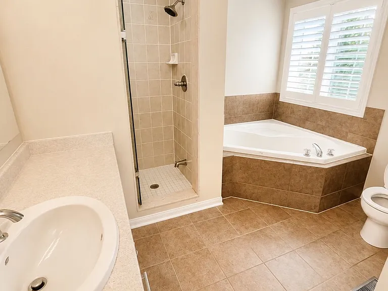 2372 Cornerbrooke Cres — Photo 14