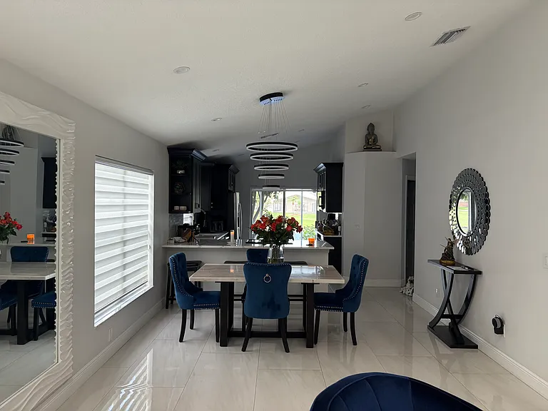 205 Southbridge Cir — Photo 2