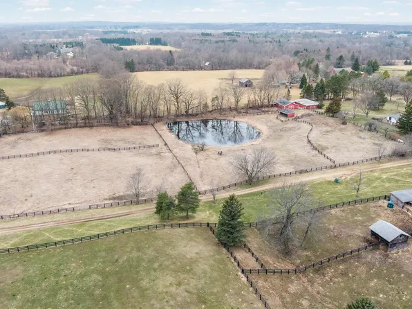 1261 Brauer Rd, Oxford, MI 48371
