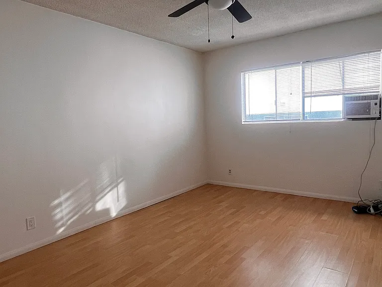 3562 Mentone Ave — Photo 23