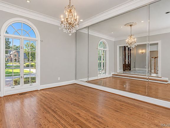 5th image of 5660 Woodside Cir