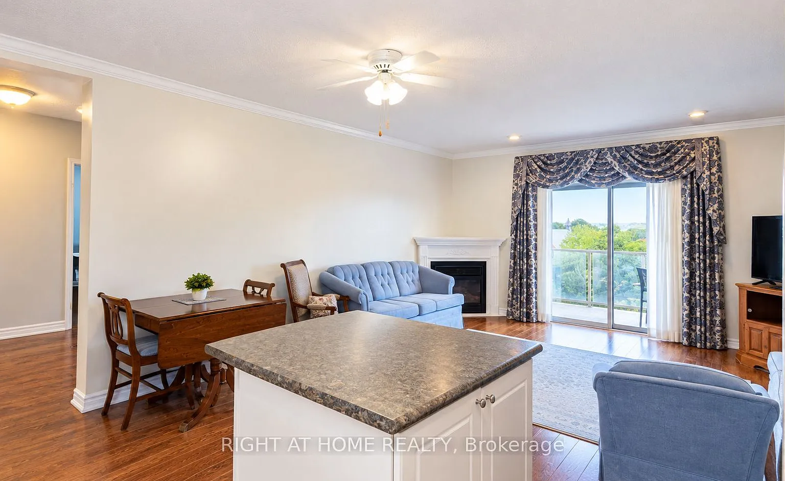 2 bed, $2,600 — Photo 3