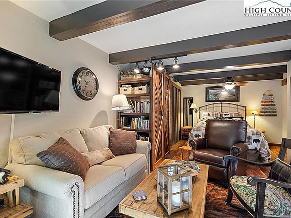 4th image of 18 Spruce Court #C