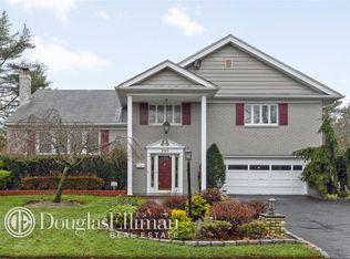 295 Waverly Ave, East Rockaway, NY 11518