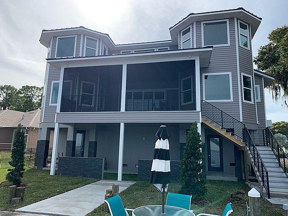 Outdoor kitchen/patio