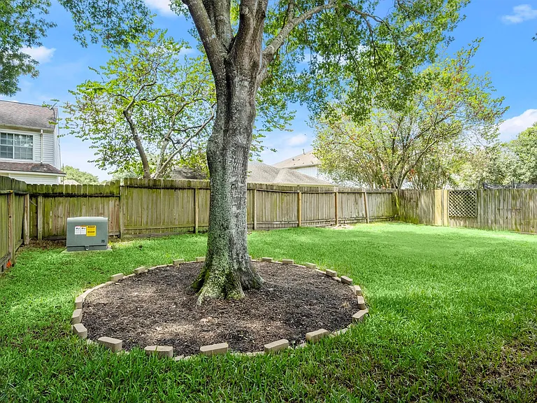 16014 Lakestone Dr — Photo 25