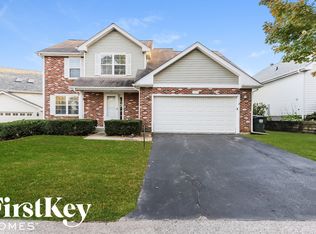 298 N Crooked Lake Ln, Lindenhurst, IL