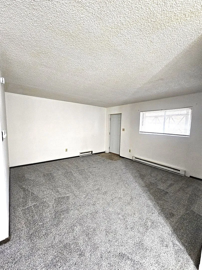 747 N. Glenarm — Photo 3