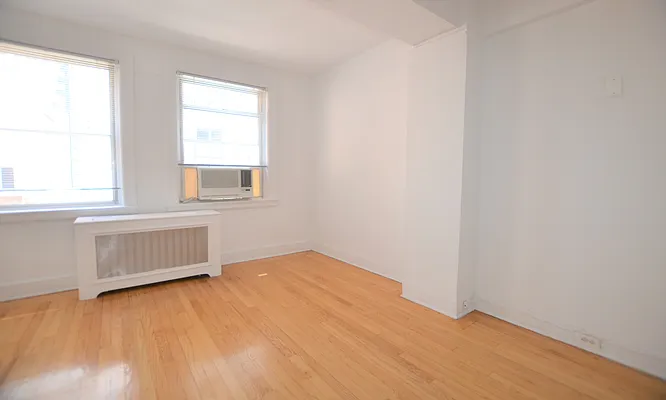 Rented by Manhattan Realty Group | media 2