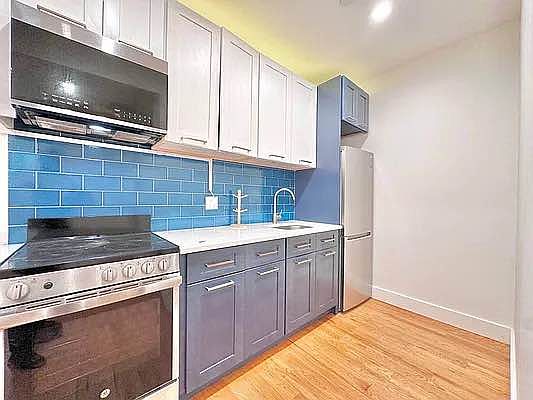 2nd image of 1433 Lincoln Pl #1B
