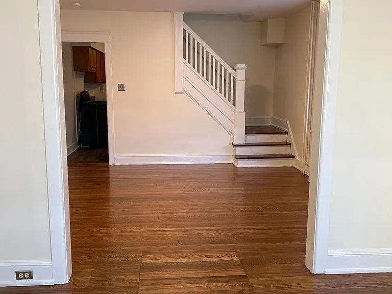 1320-1322 Chelsea Ave — Photo 9