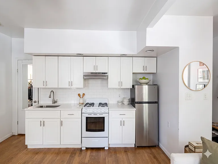 459 6th Ave #2 — Photo 3