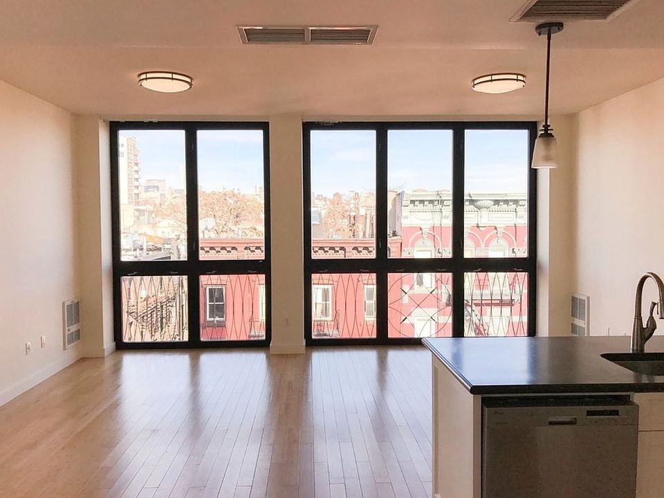 1st image of 92 E 7th St APT 6
