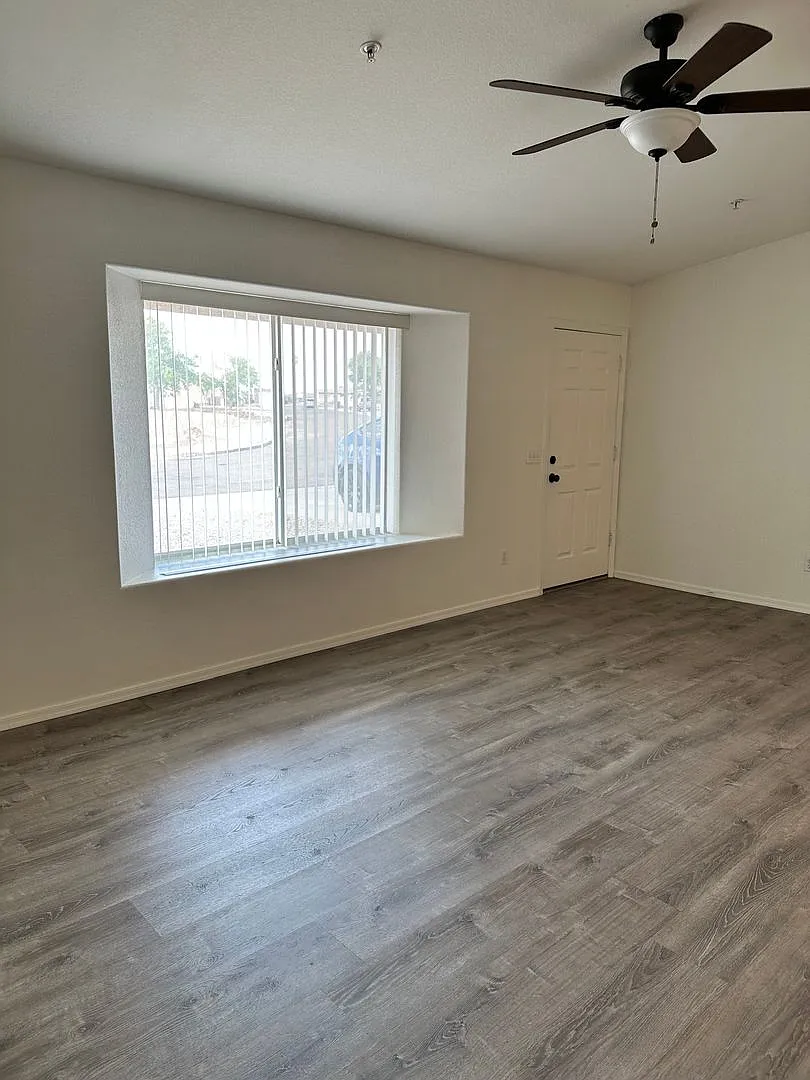 1514 Pebble Dr — Photo 3