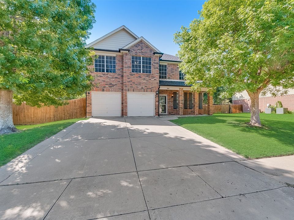 1st image of 2604 Crestwood Dr