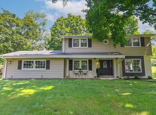 18400 Tamarack Dr, Brookfield, WI 53045