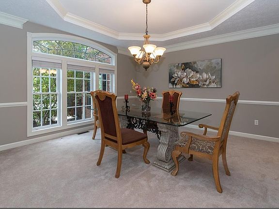 4th image of 7482 Capilano Dr