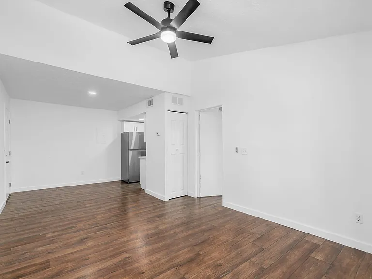 45 Governor Pl #24 — Photo 14