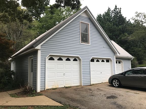 3 car garage w/workshop 