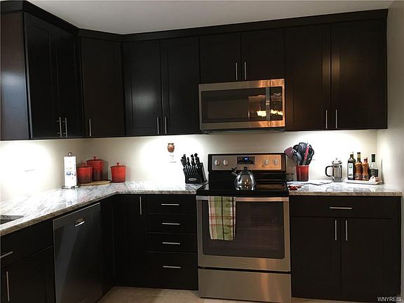 4th image of 28 Brenton Ln