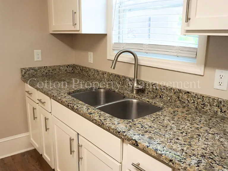 605 Harnett St — Photo 3