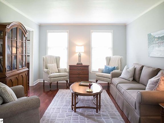 5th image of 104 Birnam Ct