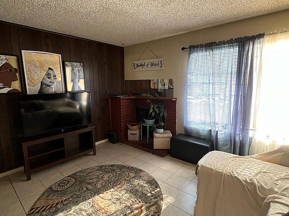 3rd image of 44146 Fern Ave