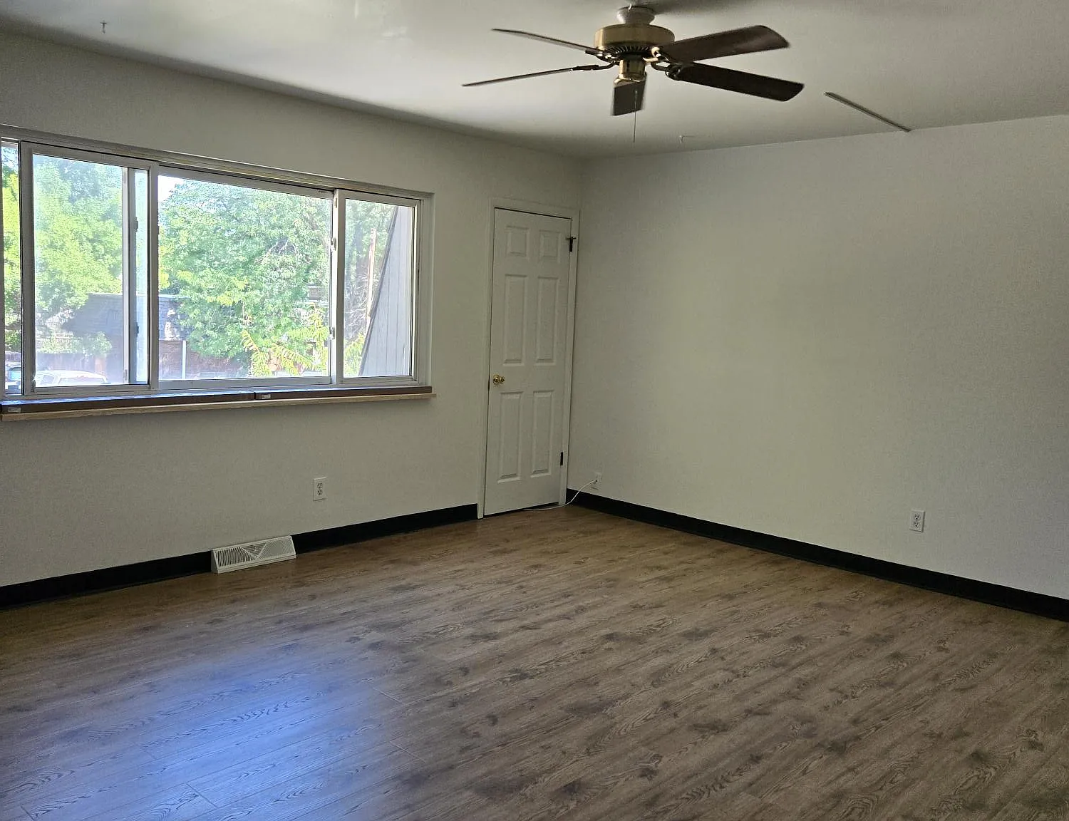 3 bed, 1100 sqft, $1,700 — Photo 1
