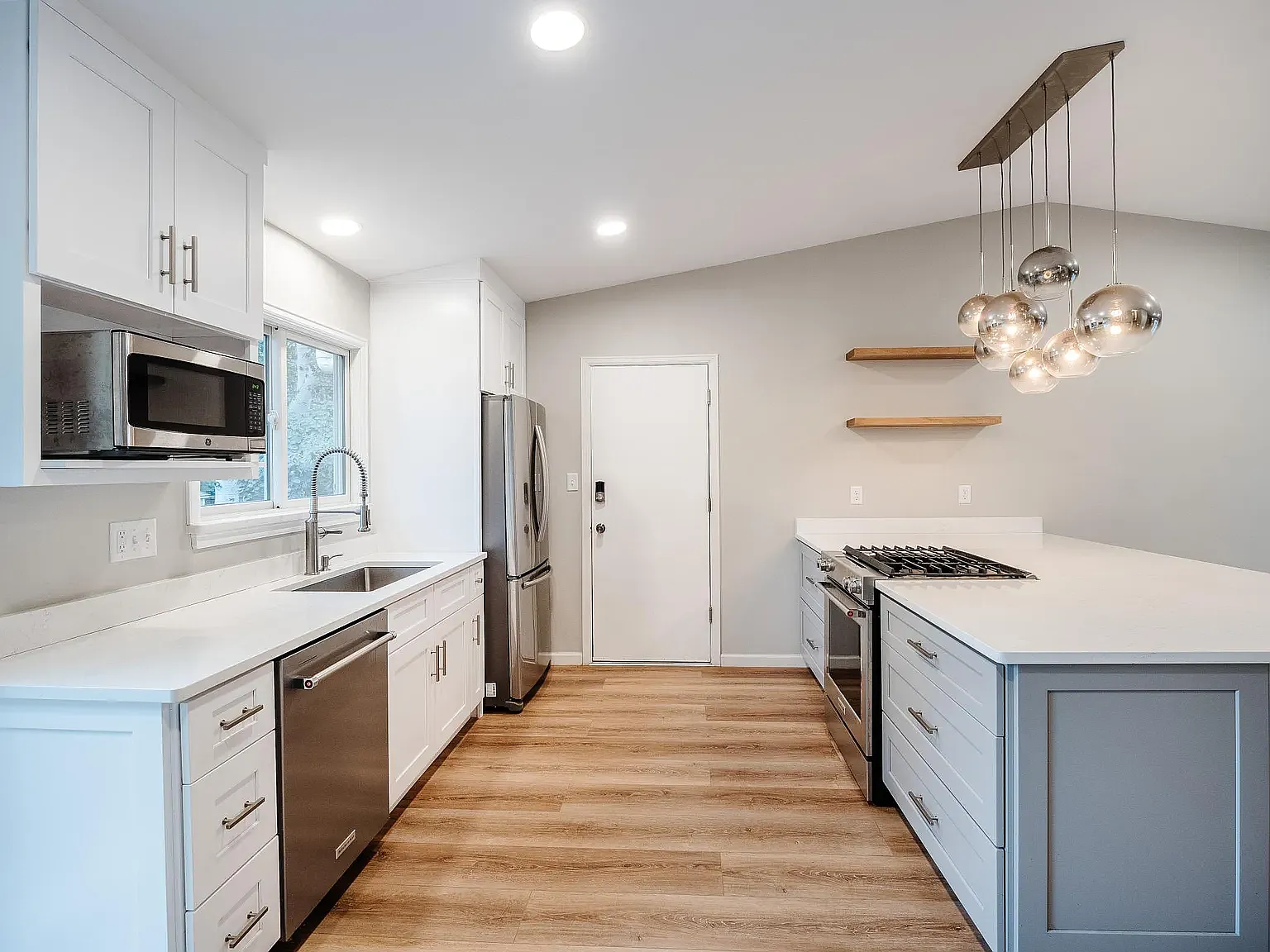 4 bed, 2250 sqft, $3,000 — Photo 4