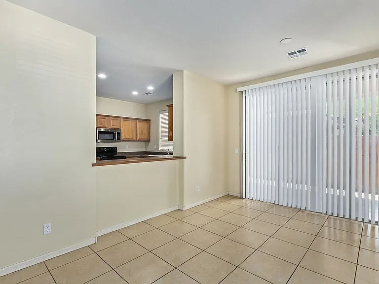 13569 W Cypress St — Photo 4