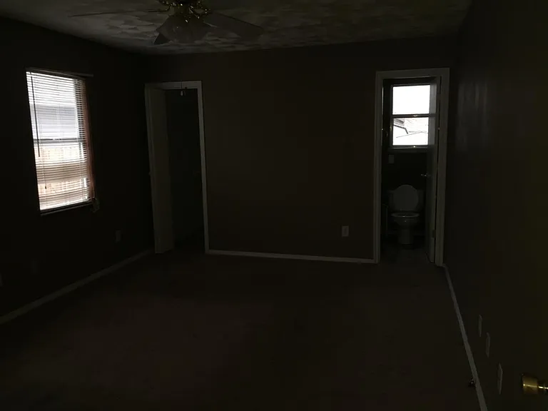 2110 N Chapman Ave — Photo 11