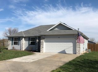 321 W Navajo Cir, Clever, MO 65631