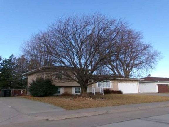 2nd image of 409 N 3rd Ave