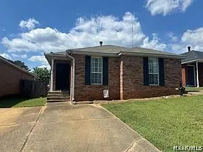 3 bed, 2.0 bath, 1377 sqft, $1,595 — Photo 2