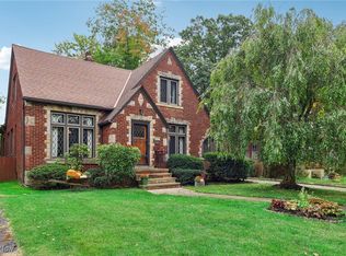 2639 Canterbury Rd, Cleveland, OH 44118