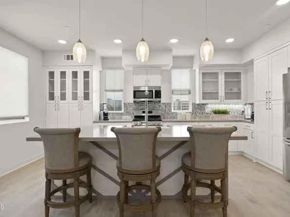 2850 Wagon Wheel Rd #302, Oxnard, CA 93036